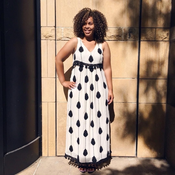 Moulinette Soeurs Embroidered Medallion Maxi Dress - Picture 2 of 8